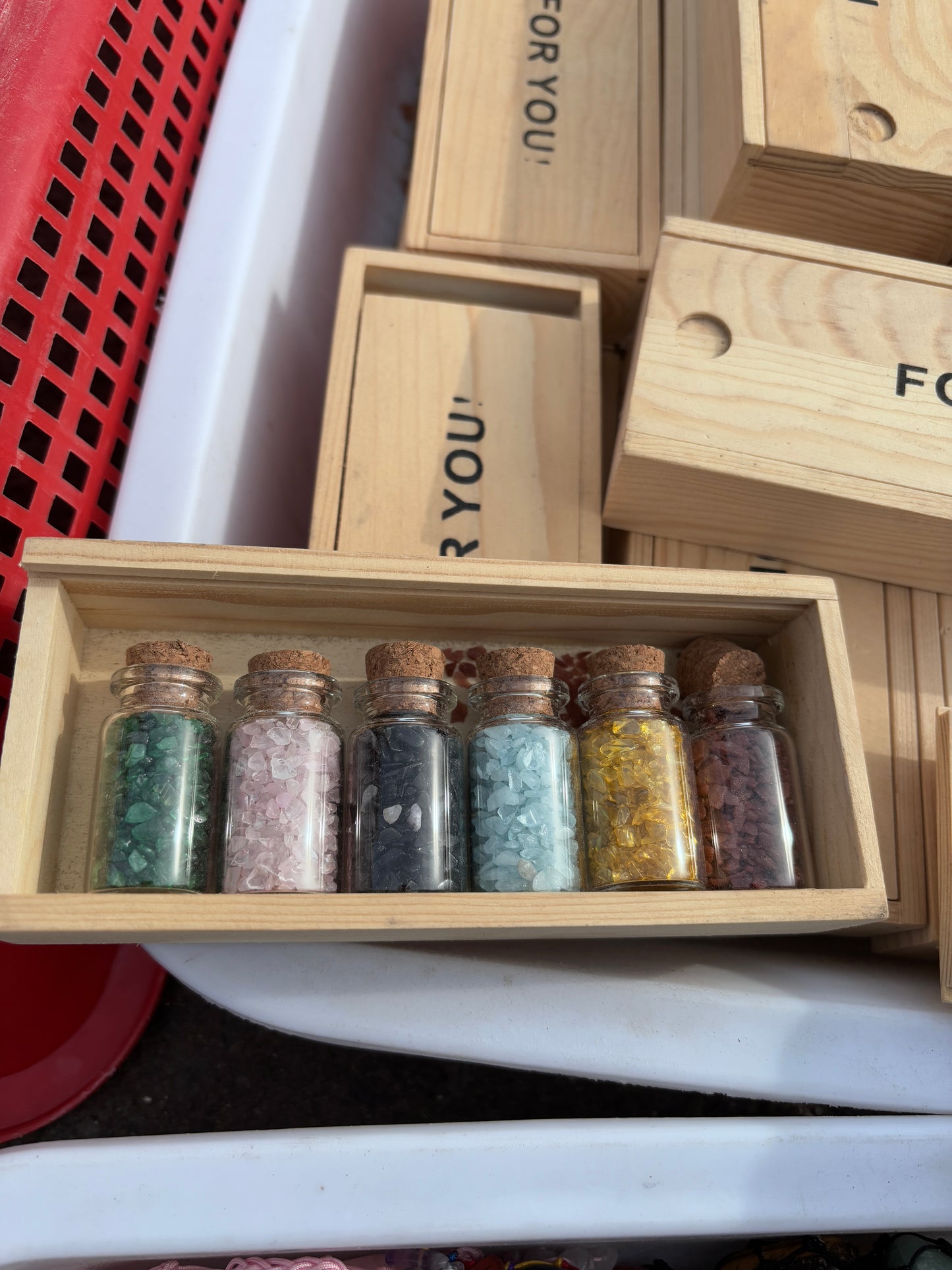 A box of 6 small bottles，Crystal Healing Meditation Decoration Glass Wishing Bottles Natural Gravel