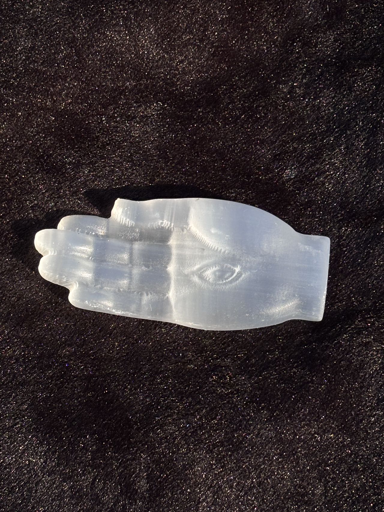 Buddha hand palm eye carving 48g